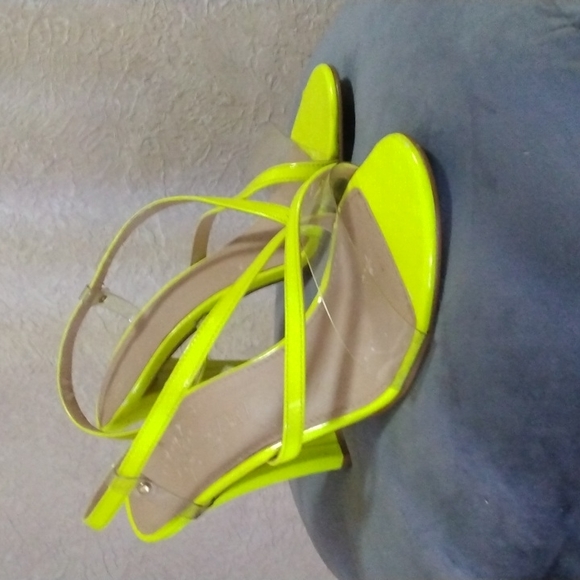 Neon yellow heels - Picture 3 of 3